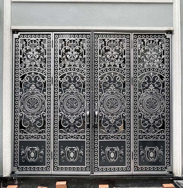 Mẫu cổng 4 c&aacute;nh cổ điển sang trọng